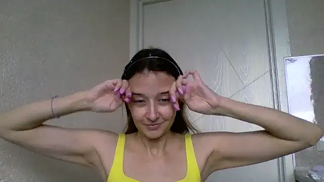 Avenique online show from 10/13/25, 12:16