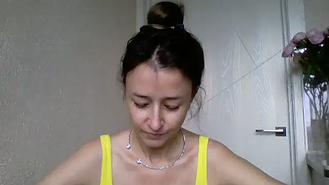 Avenique online show from 10/22/25, 10:48