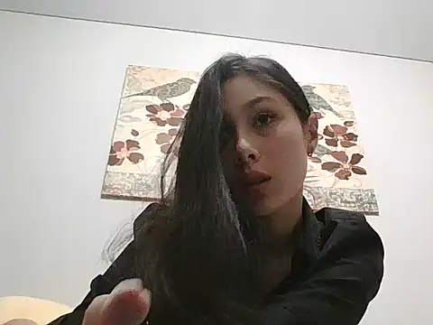 Snapshot of Lunavyn chatting on 10/13/25, 11:43 Lunavyn online show from 10/13/25, 11:43