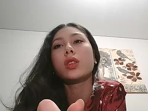 Snapshot of Lunavyn chatting on 10/27/25, 11:58 Lunavyn online show from 10/27/25, 11:58