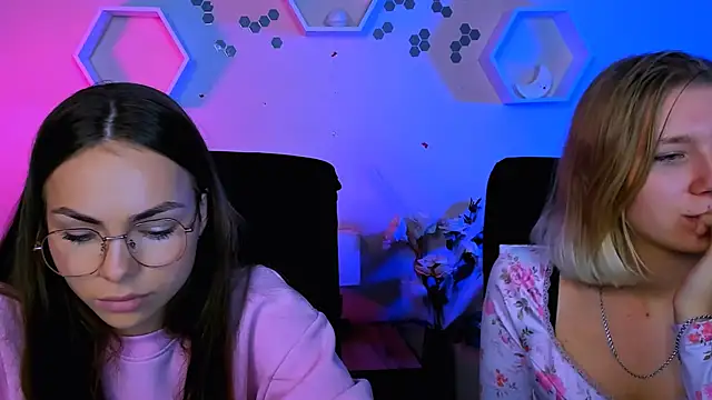 Snapshot of gloria_bubble chatting on 11/23/25, 01:00 gloria bubble online show from 11/23/25, 01:00