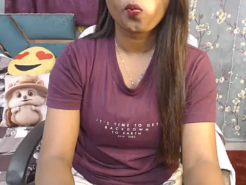 Snapshot of hot_riaa25 chatting on 11/16/25, 05:51 hot riaa25 online show from 11/16/25, 05:51