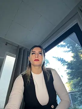 Ella Vee online show from 09/18/25, 04:47