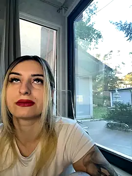 Ella Vee online show from 09/24/25, 04:38