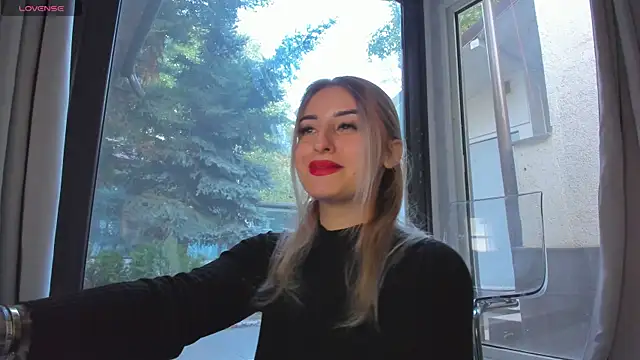 Ella Vee online show from 10/01/25, 05:02