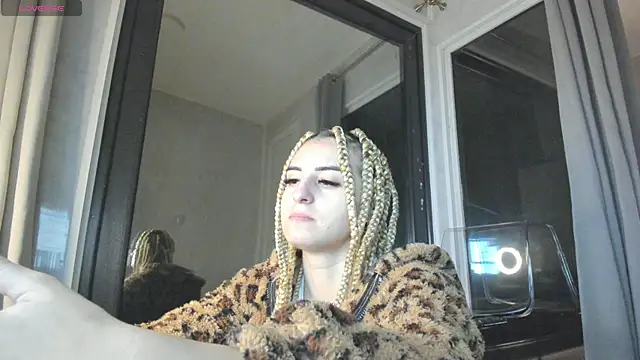 Ella Vee online show from 10/26/25, 04:07