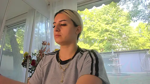 Ella Vee online show from 05/06/26, 06:08