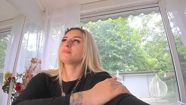 Ella Vee online show from 05/08/26, 04:51