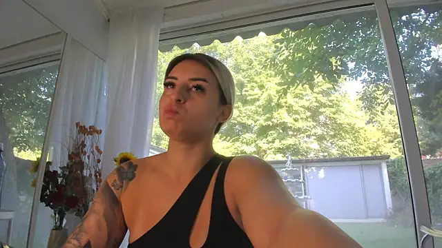 Ella Vee online show from 07/10/26, 06:17