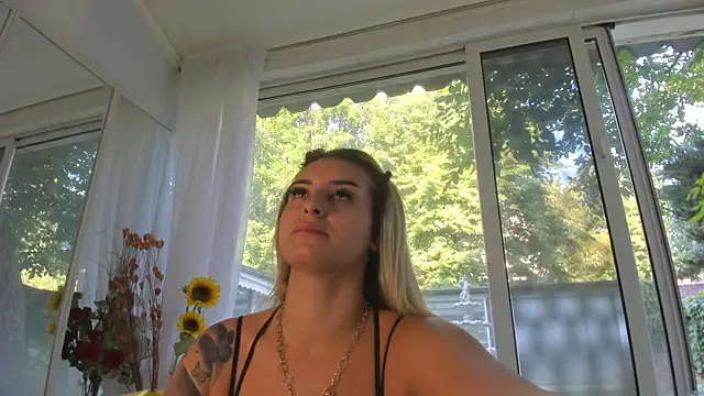 Ella Vee online show from 07/11/26, 05:21