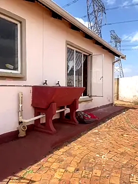 Snapshot of Melanin2002 chatting on 10/31/25, 11:44 Melanin2002 online show from 10/31/25, 11:44