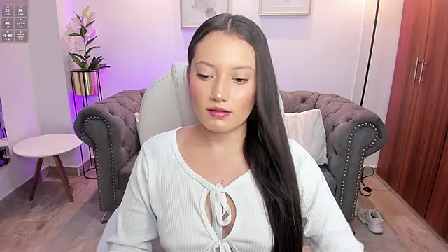 nylaa rose online show from 09/15/25, 06:41