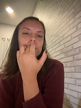 Snapshot of gaucha5 chatting on 10/20/25, 10:43 gaucha5 online show from 10/20/25, 10:43