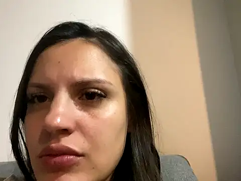 Snapshot of gaucha5 chatting on 11/17/25, 02:39 gaucha5 online show from 11/17/25, 02:39