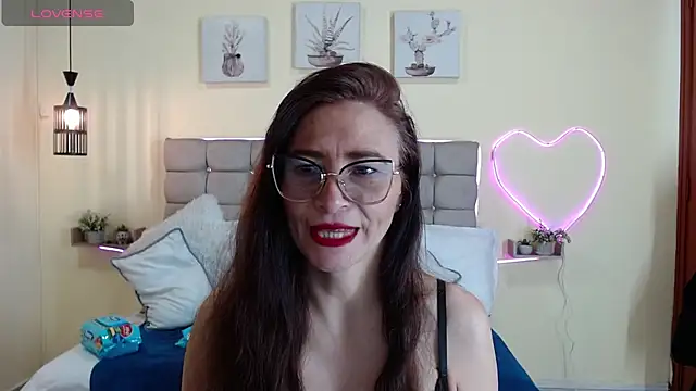  naomi s online show from 06/10/26, 01:32