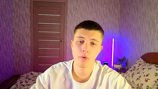 Snapshot of Denisx444 chatting on 10/14/25, 11:11 Denisx444 online show from 10/14/25, 11:11