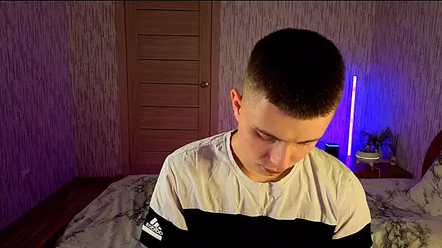 Snapshot of Denisx444 chatting on 10/16/25, 09:54 Denisx444 online show from 10/16/25, 09:54