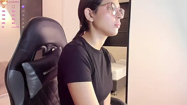 Snapshot of desireee_ chatting on 10/09/25, 12:14 desireee online show from 10/09/25, 12:14