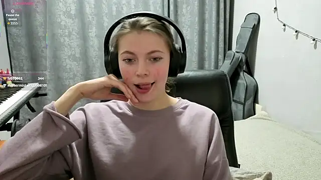 CutieAnny online show from 04/28/26, 02:27