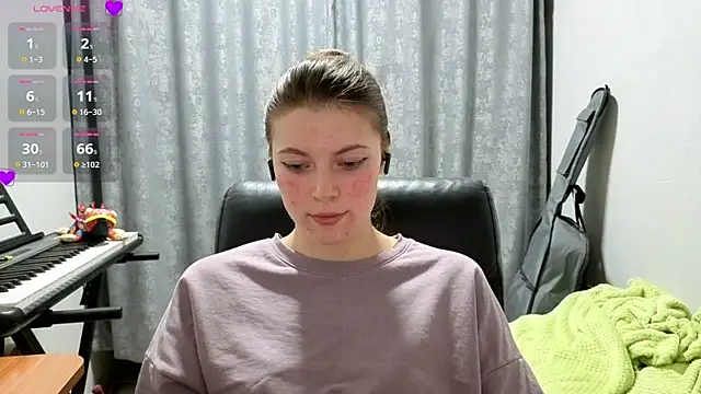 CutieAnny online show from 06/11/26, 08:40