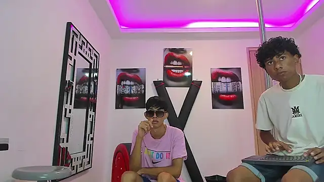 LONDON BOYS1 online show from 09/12/25, 07:19