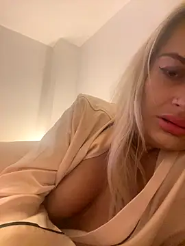 Seductive-SkyeXXX online show from 09/18/25, 10:34