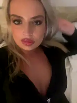 Seductive-SkyeXXX online show from 10/15/25, 06:52