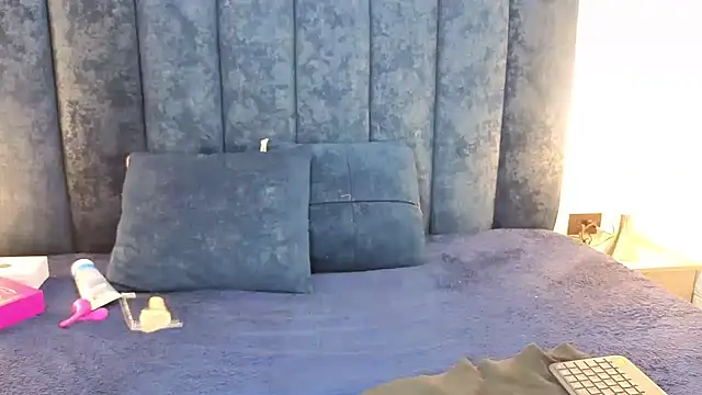 yunkeyc online show from 11/10/25, 02:43