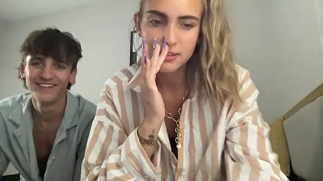 ShaniRea online show from 10/01/25, 03:12