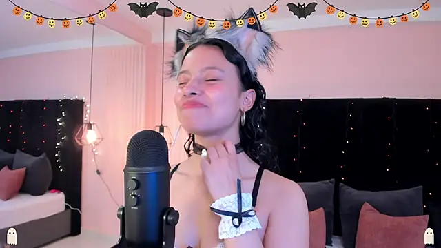 Snapshot of selene_rousse chatting on 10/29/25, 02:58 selene rousse online show from 10/29/25, 02:58