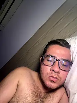 Snapshot of tavo_y chatting on 09/18/25, 07:43 tavo y online show from 09/18/25, 07:43