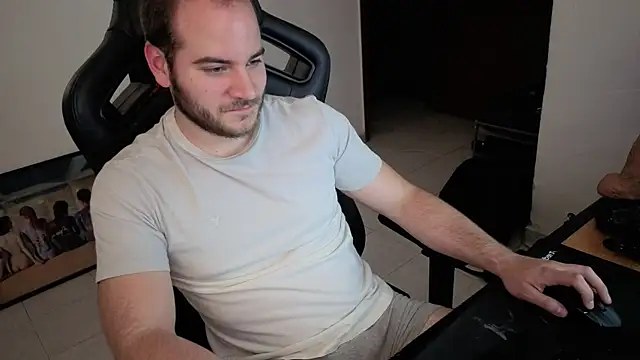 Snapshot of Paul00474 chatting on 09/24/25, 04:05 Paul00474 online show from 09/24/25, 04:05