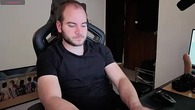 Snapshot of Paul00474 chatting on 10/20/25, 01:28 Paul00474 online show from 10/20/25, 01:28