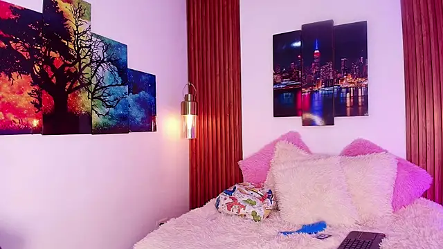 Emily Vaughan online show from 09/21/25, 04:14