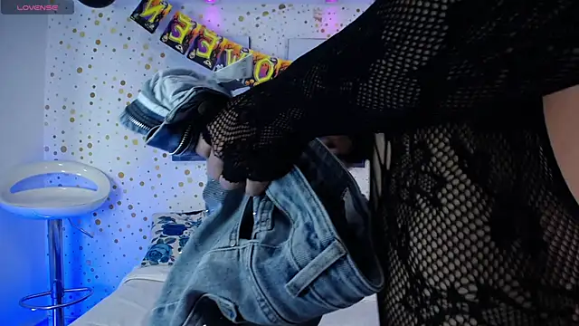 Emily Vaughan online show from 10/21/25, 03:29