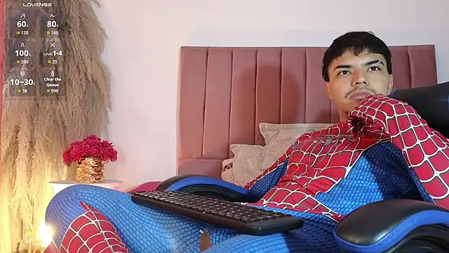 Snapshot of Snowlann chatting on 10/29/25, 01:13 Snowlann online show from 10/29/25, 01:13