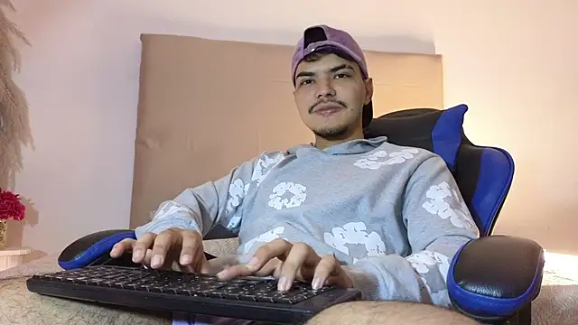 Snapshot of Snowlann chatting on 11/05/25, 02:22 Snowlann online show from 11/05/25, 02:22