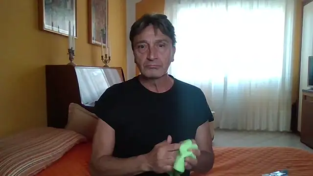 lattediyak online show from 10/09/25, 12:36