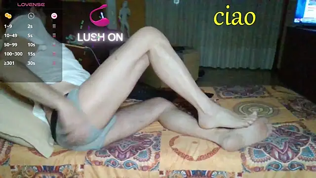 Snapshot of lattediyak chatting on 12/23/25, 12:19 lattediyak online show from 12/23/25, 12:19