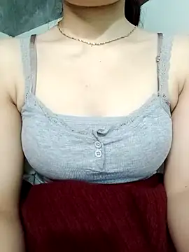 Snapshot of LucyyLy chatting on 11/17/25, 02:39 LucyyLy online show from 11/17/25, 02:39