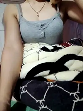 Snapshot of LucyyLy chatting on 11/24/25, 12:27 LucyyLy online show from 11/24/25, 12:27