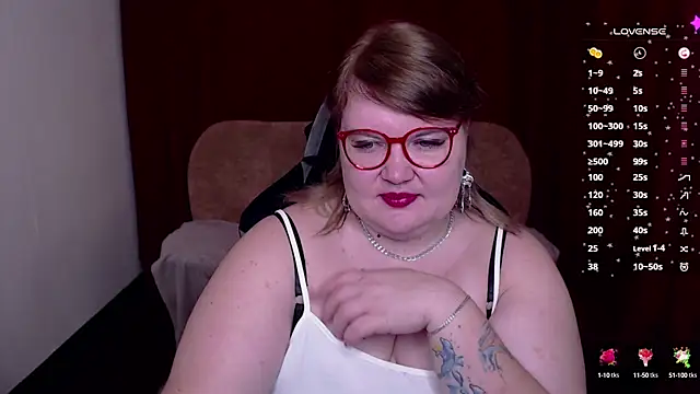 Snapshot of LessonInPleasure chatting on 09/09/25, 02:22 LessonInPleasure online show from 09/09/25, 02:22
