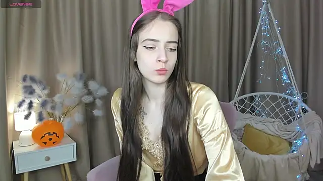 Belle Wa1ker online show from 10/31/25, 04:24