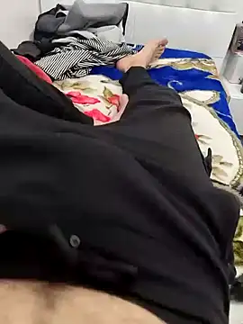 Snapshot of Yazaza1999 chatting on 10/28/25, 02:31 Yazaza1999 online show from 10/28/25, 02:31