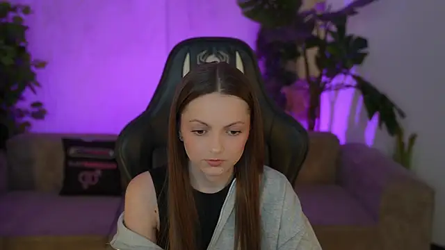 Snapshot of _Dasha_054 chatting on 11/16/25, 11:27 Dasha 054 online show from 11/16/25, 11:27