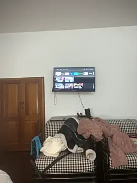 Snapshot of houseforsex chatting on 11/17/25, 10:04 houseforsex online show from 11/17/25, 10:04