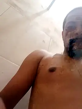 Snapshot of PauMolao85 chatting on 12/19/25, 03:30 PauMolao85 online show from 12/19/25, 03:30