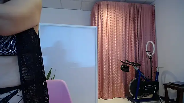 Manuela lara  online show from 11/21/25, 02:38