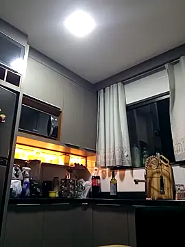 Snapshot of Brhryan chatting on 11/02/25, 04:37 Brhryan online show from 11/02/25, 04:37