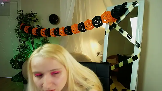 Milana Key online show from 10/24/25, 10:06